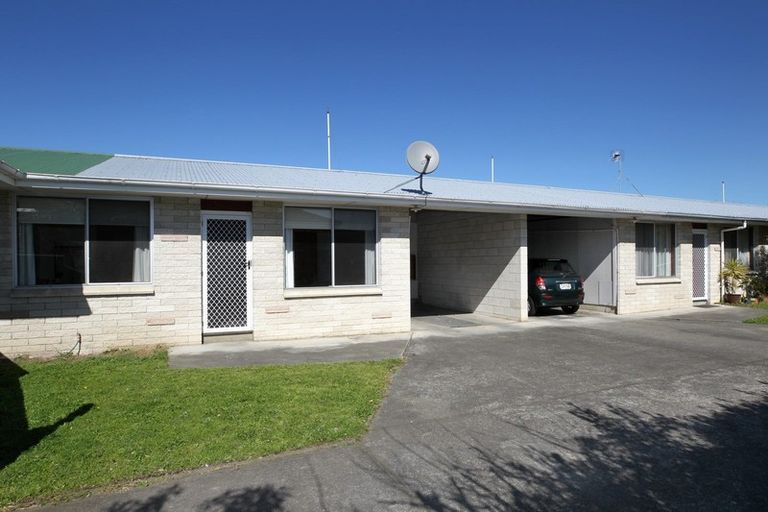 Photo of property in 2/1012 Plunket Street, Saint Leonards, Hastings, 4120