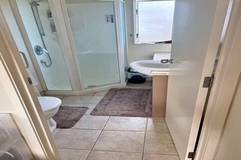 Photo of property in 2/23 Tui Glen Road, Birkenhead, Auckland, 0626