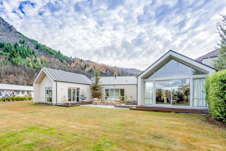 Photo of property in Butel Park, 38 Essex Avenue, Arrowtown, 9302