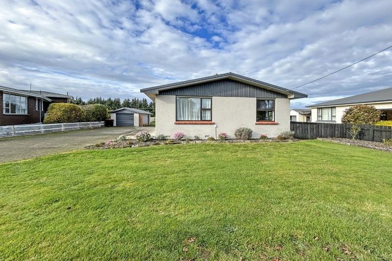 Photo of property in 137 Seaward Road, Edendale, 9825