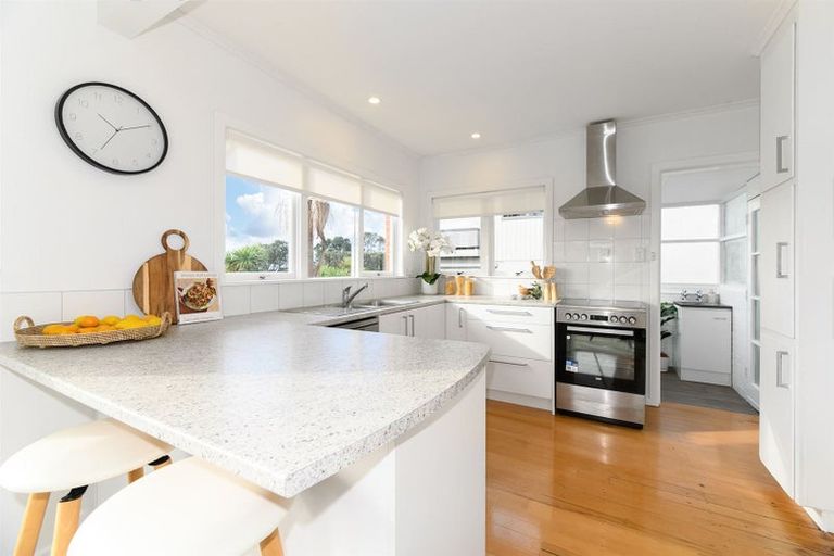 Photo of property in 1/5 Whitby Crescent, Mairangi Bay, Auckland, 0630