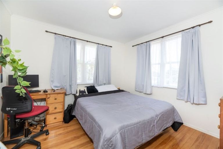 Photo of property in 5 Griffiths Place, Te Atatu South, Auckland, 0610