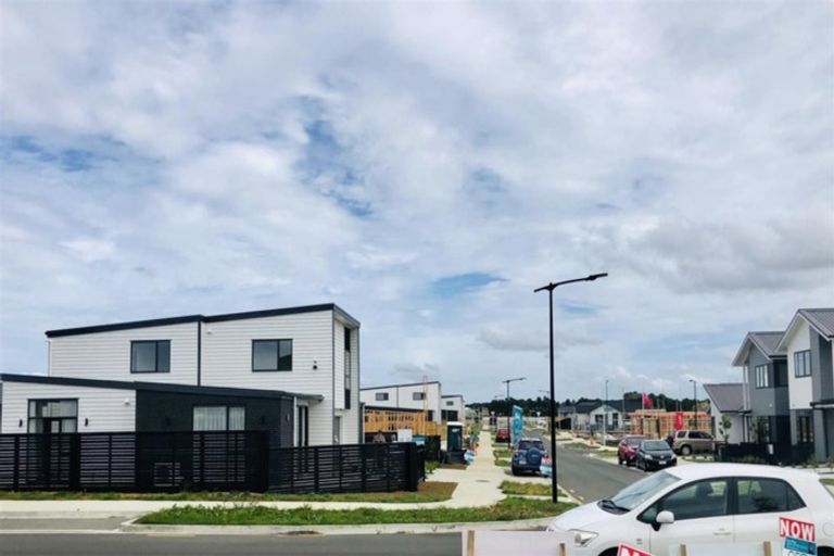 Photo of property in 11 Hoiho Road, Pukekohe, 2120