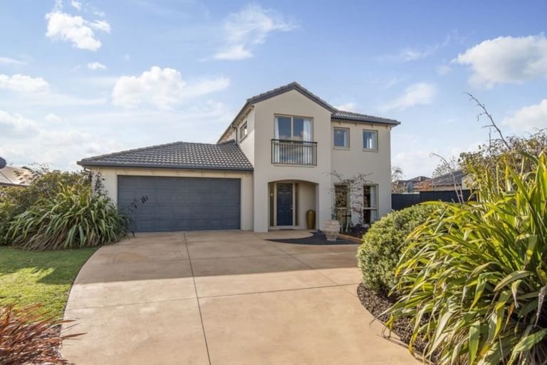 Photo of property in 28 Coolspring Way, Redwood, Christchurch, 8051