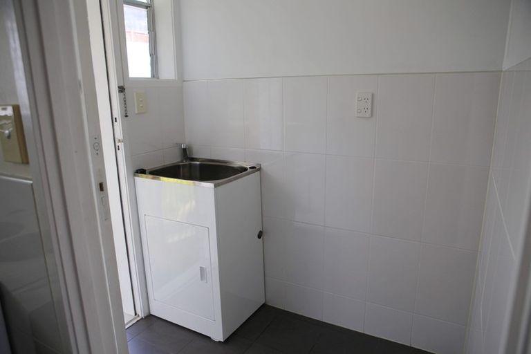 Photo of property in 3/25 Widmore Drive, Massey, Auckland, 0614