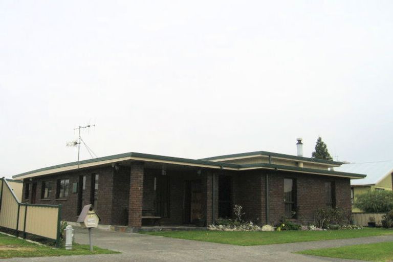 Photo of property in 22 Frickleton Street, Taradale, Napier, 4112