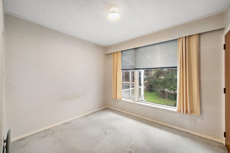Photo of property in 27 Lees Grove, Wainuiomata, Lower Hutt, 5014