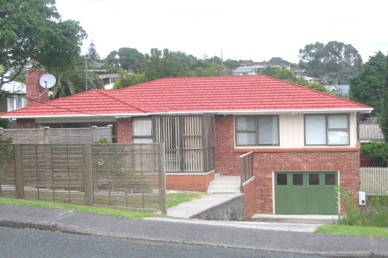 Photo of property in 8 Peach Road, Glenfield, Auckland, 0629