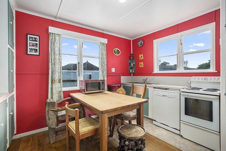 Photo of property in 33 Upham Terrace, Roslyn, Palmerston North, 4414