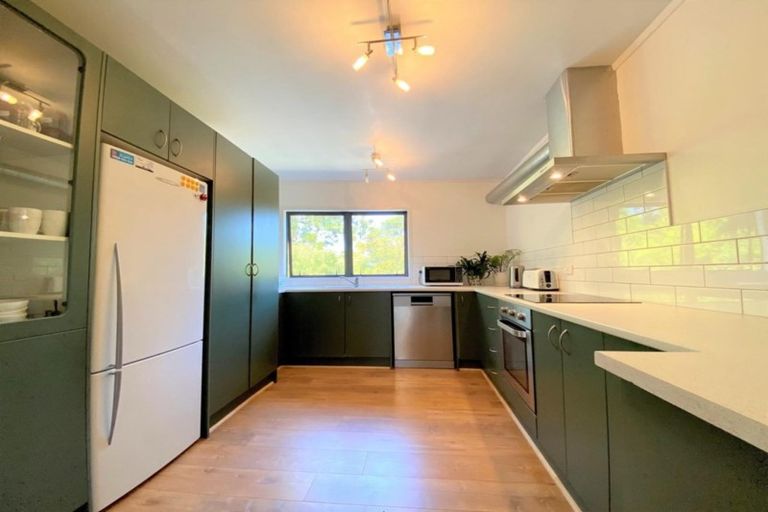 Photo of property in 48b Harmel Road, Glendene, Auckland, 0602