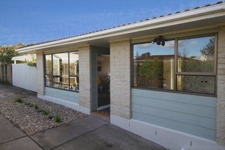 Photo of property in 3/13 Northall Road, New Lynn, Auckland, 0600