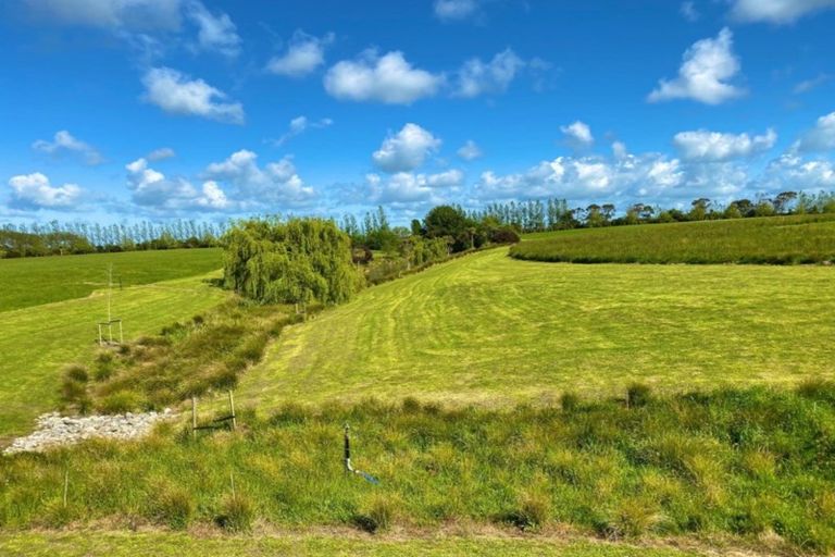 Photo of property in 77 Hartwell Drive, Kelvin Grove, Palmerston North, 4470