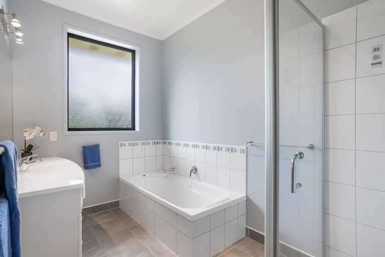 Photo of property in 807 Ponga Road, Opaheke, Papakura, 2584