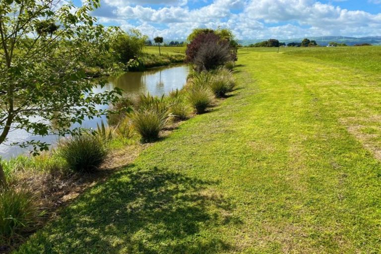 Photo of property in 77 Hartwell Drive, Kelvin Grove, Palmerston North, 4470