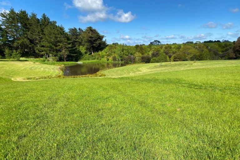 Photo of property in 77 Hartwell Drive, Kelvin Grove, Palmerston North, 4470