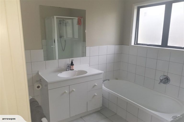 Photo of property in 31 Lorikeet Place, Unsworth Heights, Auckland, 0632