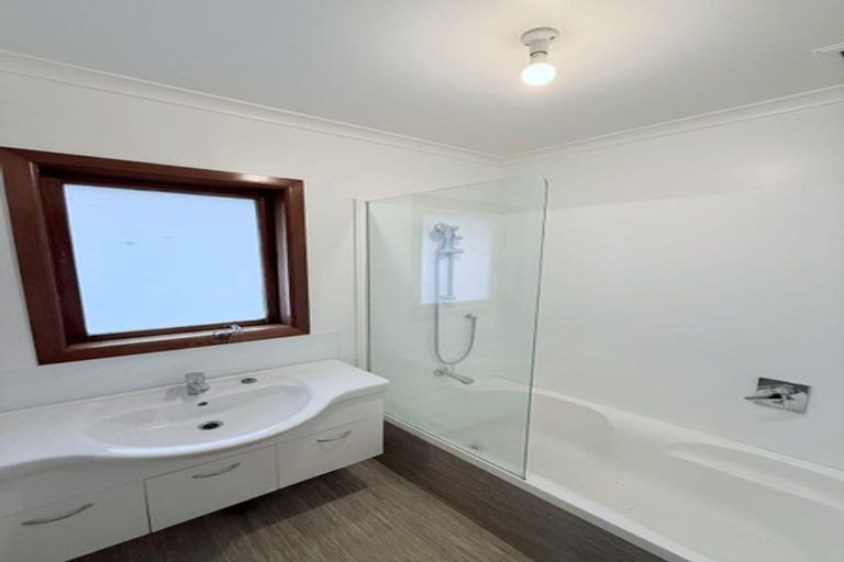 Photo of property in 46 Wilsher Crescent, Henderson, Auckland, 0612