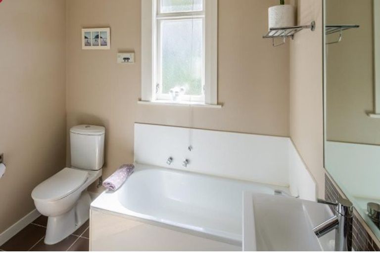 Photo of property in 102 The Parade, Island Bay, Wellington, 6023