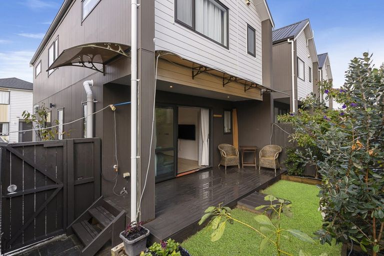 Photo of property in 12e Kelwyn Road, Kelston, Auckland, 0602