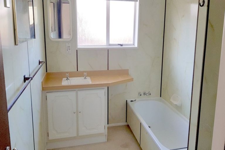 Photo of property in 17 Awanui Drive, Waikanae, 5036