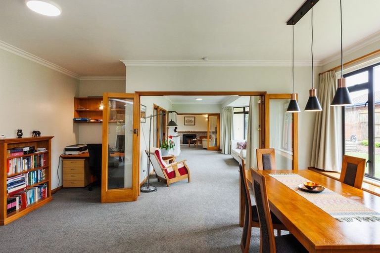 Photo of property in 5 Ashburn Lane, Awapuni, Palmerston North, 4412
