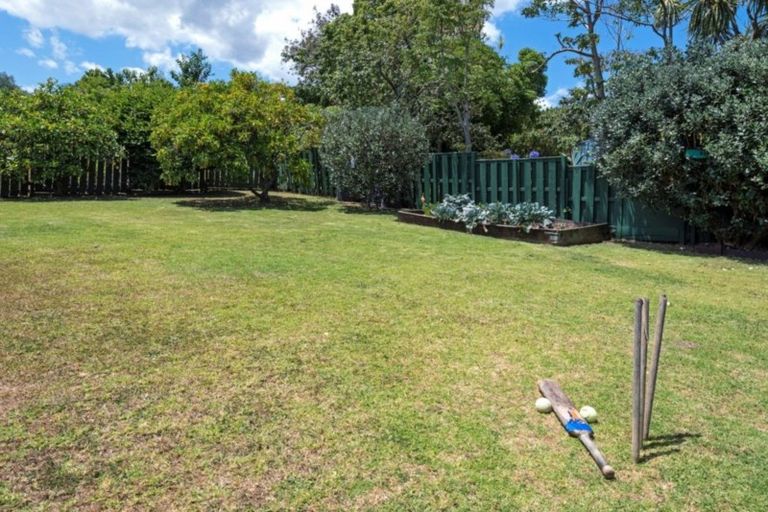 Photo of property in 15 Jade Avenue, Pakuranga Heights, Auckland, 2010
