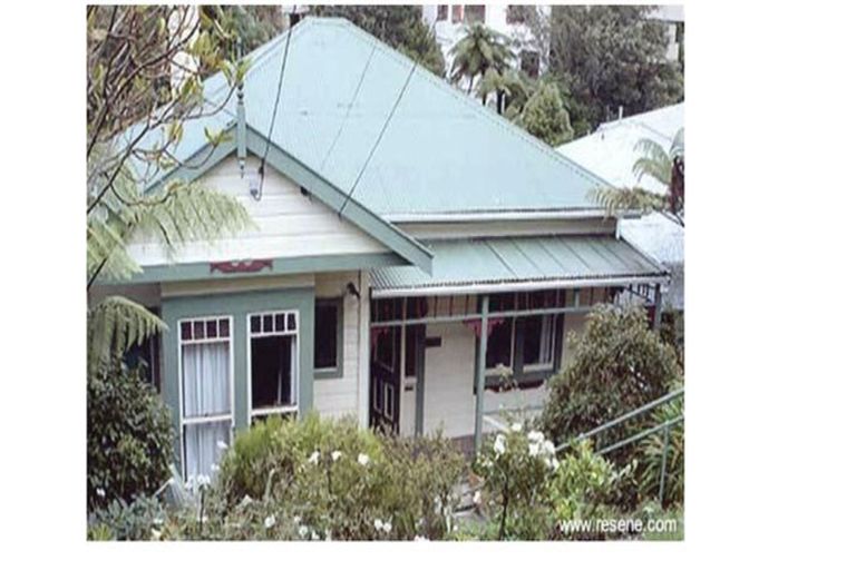 Photo of property in 135 Kelburn Parade, Kelburn, Wellington, 6012