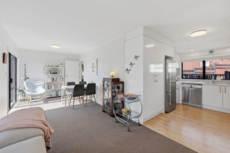 Photo of property in 2/102 Sandspit Road, Shelly Park, Auckland, 2014