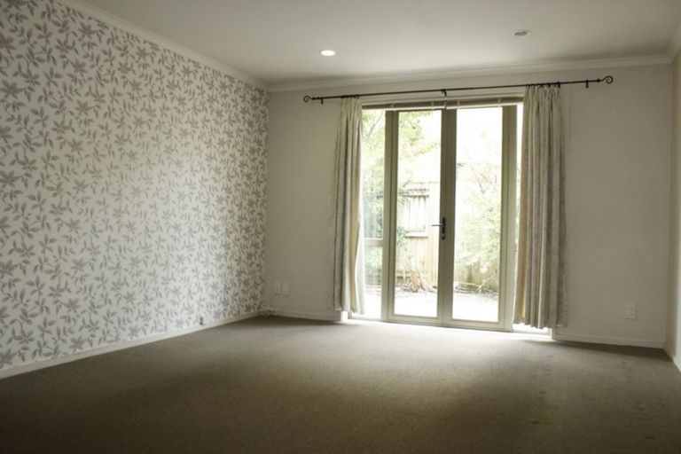 Photo of property in 19 Verdale Circle, Glen Eden, Auckland, 0602