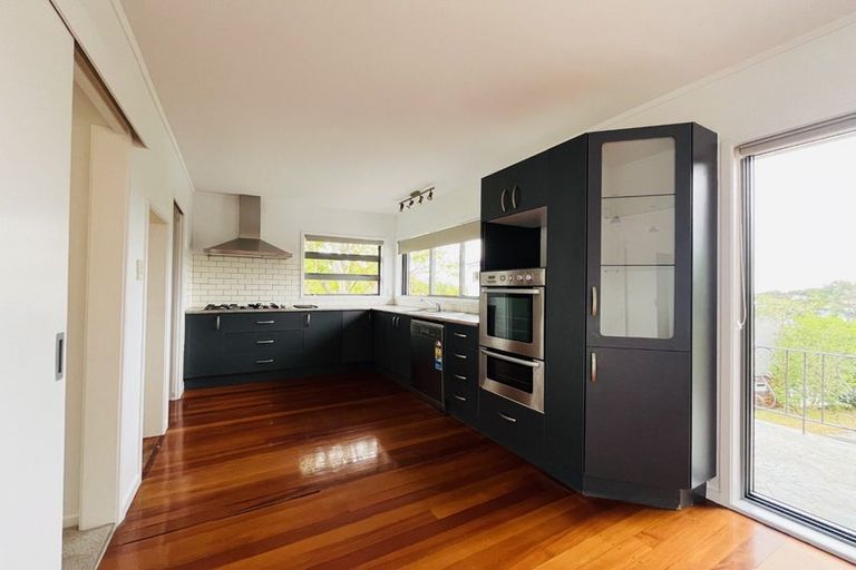 Photo of property in 5 Anchor Place, Beach Haven, Auckland, 0626