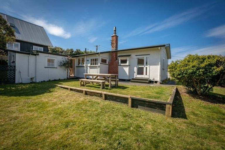 Photo of property in 4 Waimea Road, Waikanae Beach, Waikanae, 5036