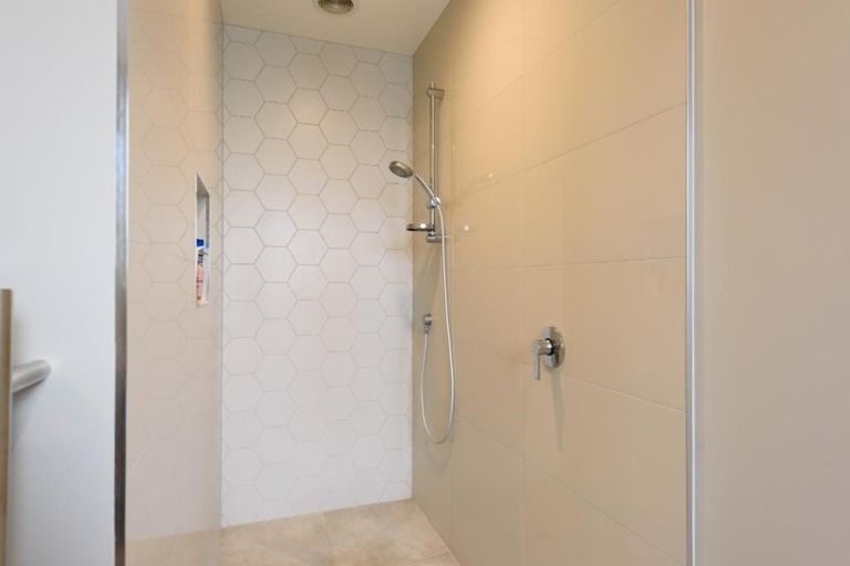 Photo of property in 2 Grace Cove, Aotea, Porirua, 5024