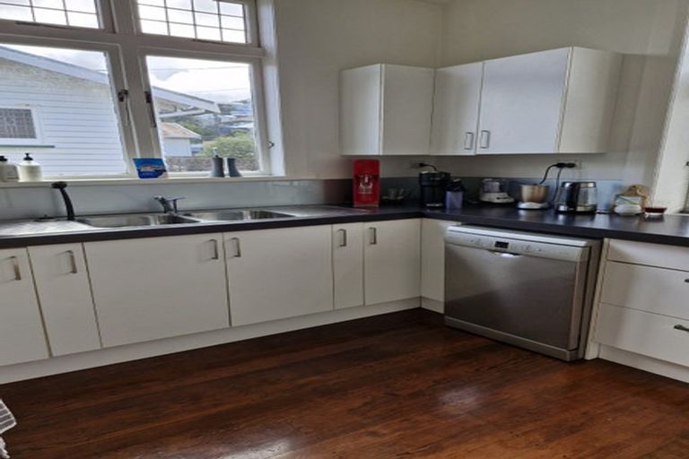 Photo of property in 102 Clyde Street, Island Bay, Wellington, 6023