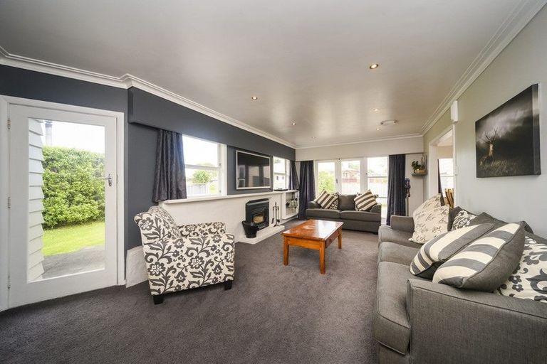 Photo of property in 18 Woburn Place, Takaro, Palmerston North, 4412