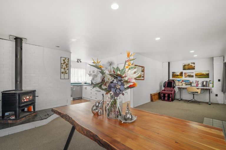 Photo of property in 100a Kawaha Point Road, Kawaha Point, Rotorua, 3010