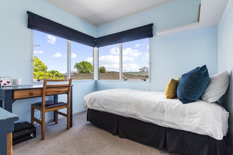 Photo of property in 2/27 Sorrel Crescent, Bucklands Beach, Auckland, 2012