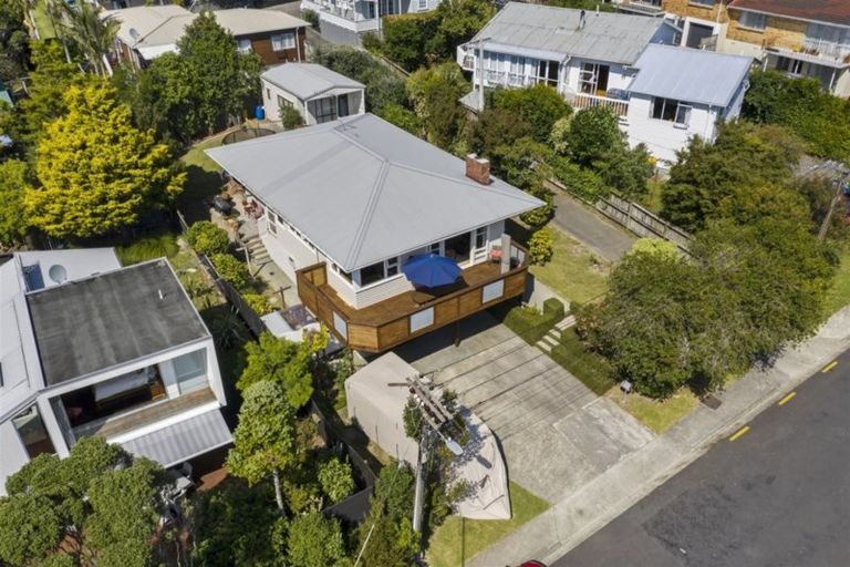 Photo of property in 19 Zion Road, Birkenhead, Auckland, 0626