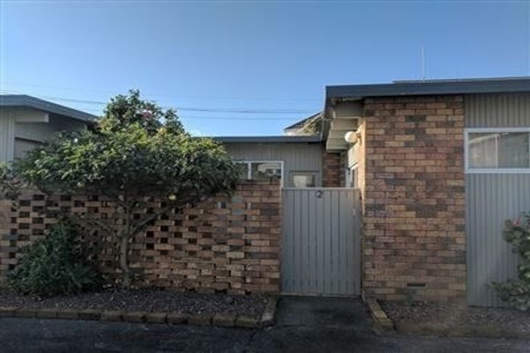 Photo of property in 2/50 Kitchener Road, Milford, Auckland, 0620