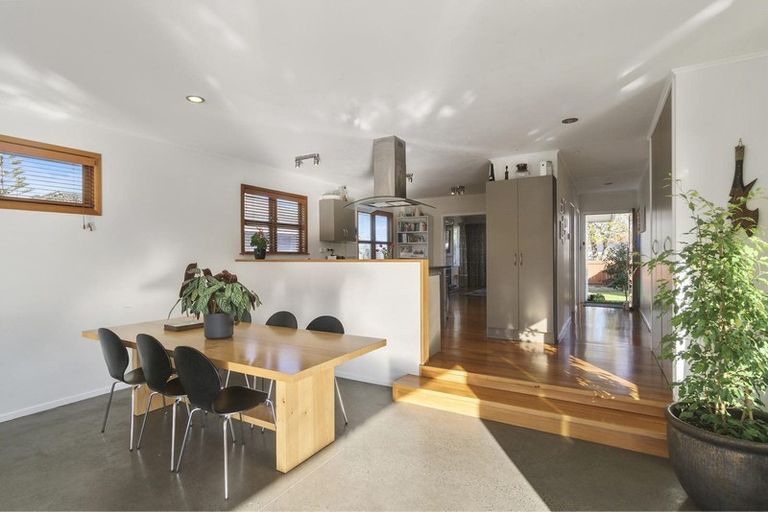 Photo of property in 36 Totara Road, Te Atatu Peninsula, Auckland, 0610