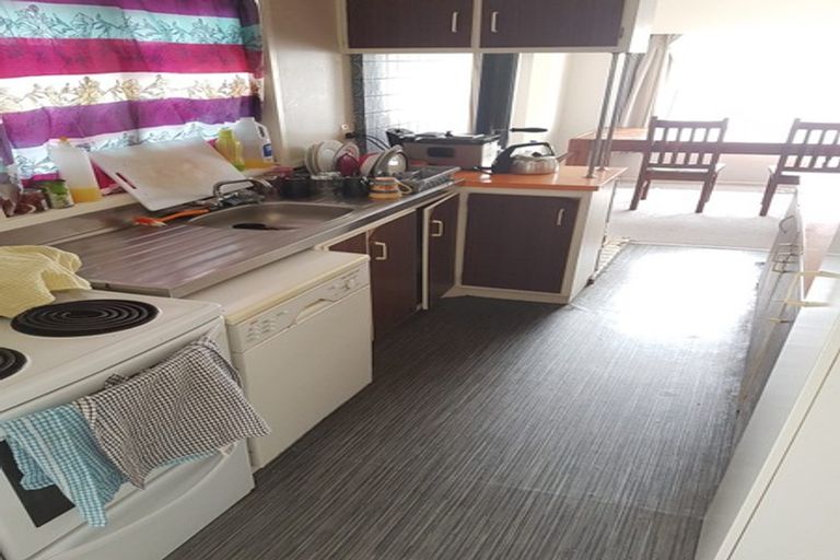 Photo of property in 28 Glynnbrooke Street, Te Atatu South, Auckland, 0610