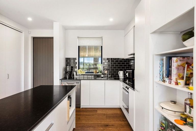 Photo of property in 6/62 Spenmoor Street, Newlands, Wellington, 6037