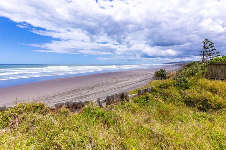 Photo of property in 21 Ocean View Road, Port Waikato, 2695