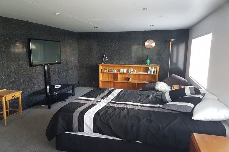 Photo of property in 1/85 Sylvan Avenue, Northcote, Auckland, 0627