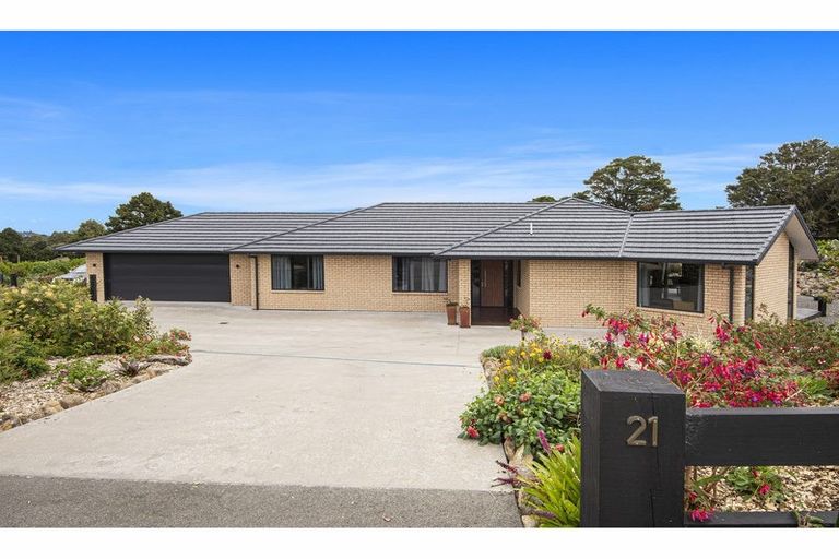 Photo of property in 21 Capstone Place, Te Kamo, Kamo, 0185