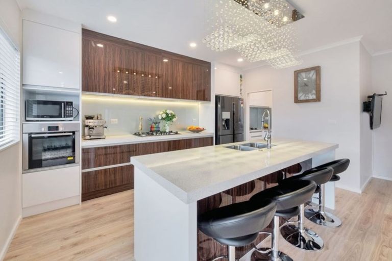 Photo of property in 51 Admirals Court Drive, Greenhithe, Auckland, 0632