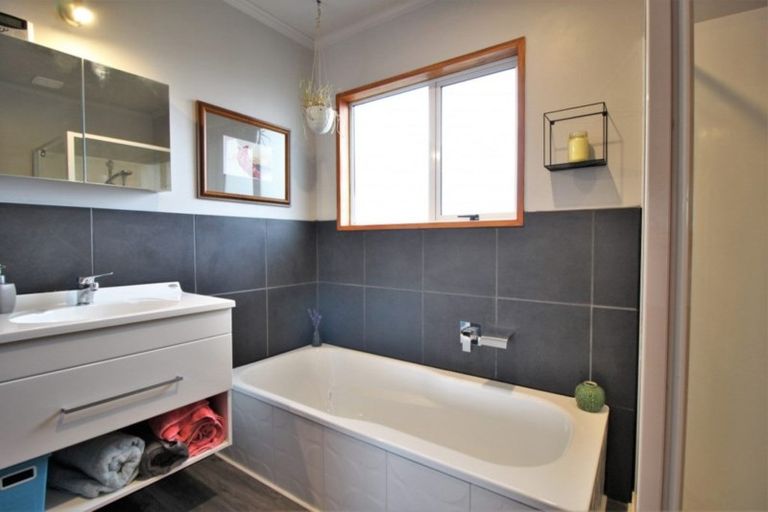 Photo of property in 15 Craig Place, Bridge Hill, Alexandra, 9320