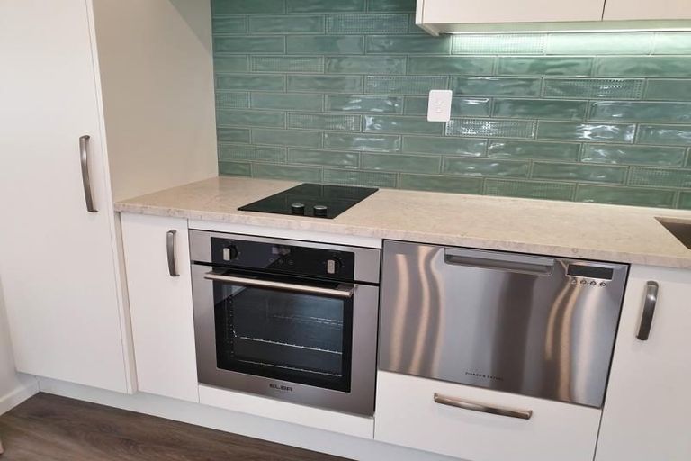 Photo of property in 19 Taupo Street, Green Bay, Auckland, 0604