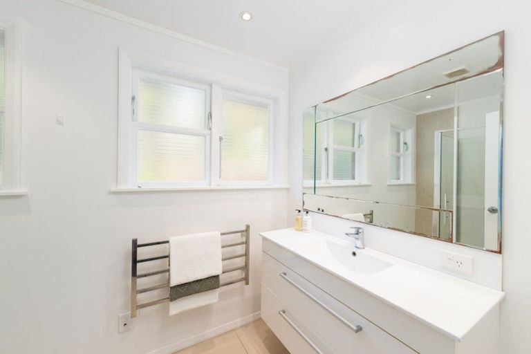 Photo of property in 231 Whites Line East, Waiwhetu, Lower Hutt, 5010