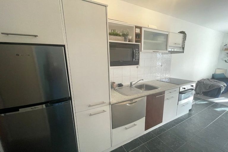 Photo of property in Atrium Apartments, 2q/154 The Terrace, Wellington Central, Wellington, 6011