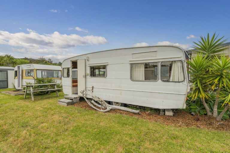 Photo of property in 27 Motukorure Parade, Cooks Beach, Whitianga, 3591